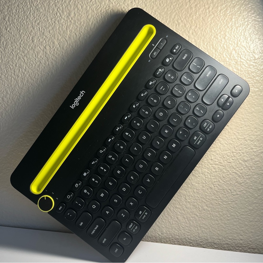 Logitech - Keyboard K480 Wireless Multi-Device - Picture 4 of 7